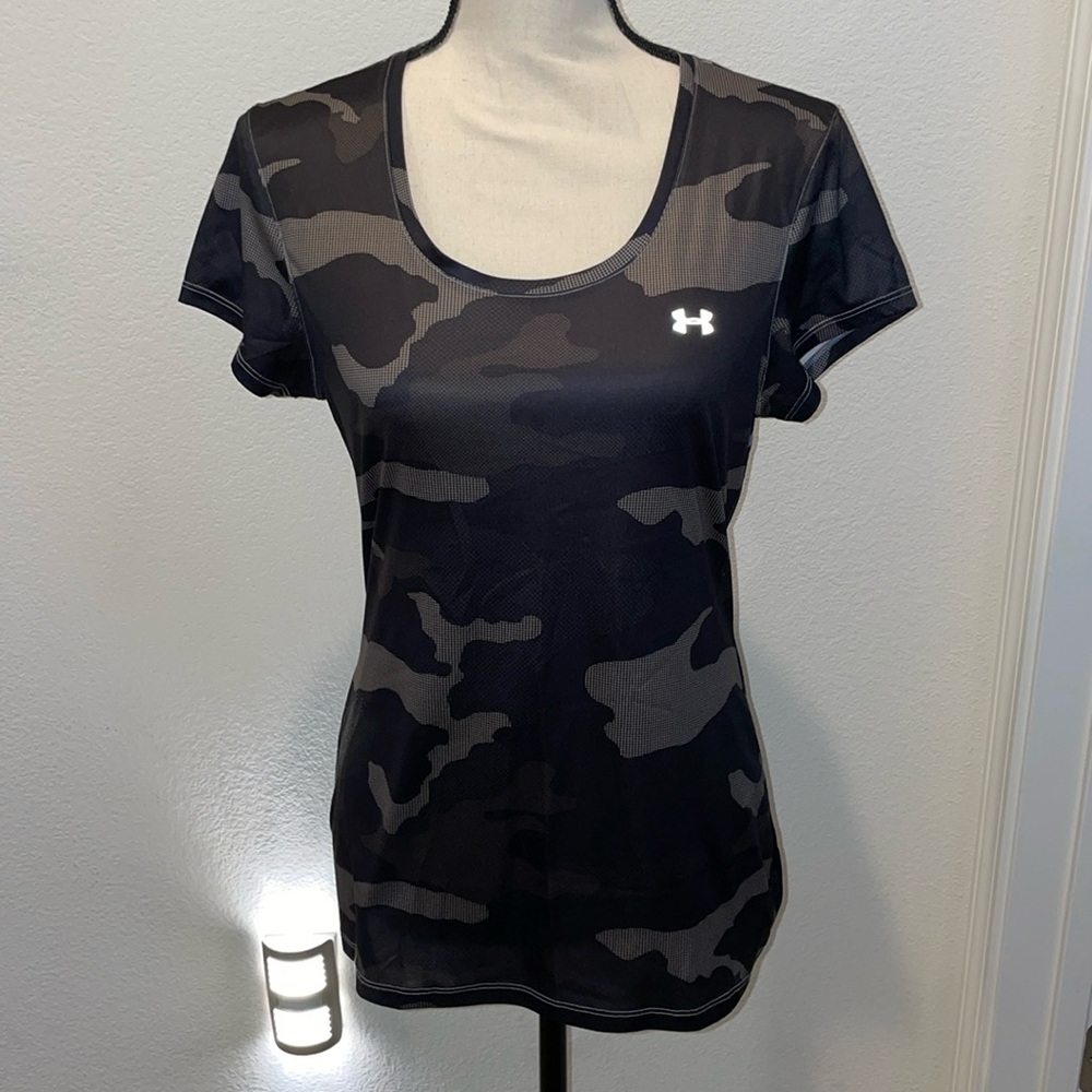 UA Under Armour Camo top